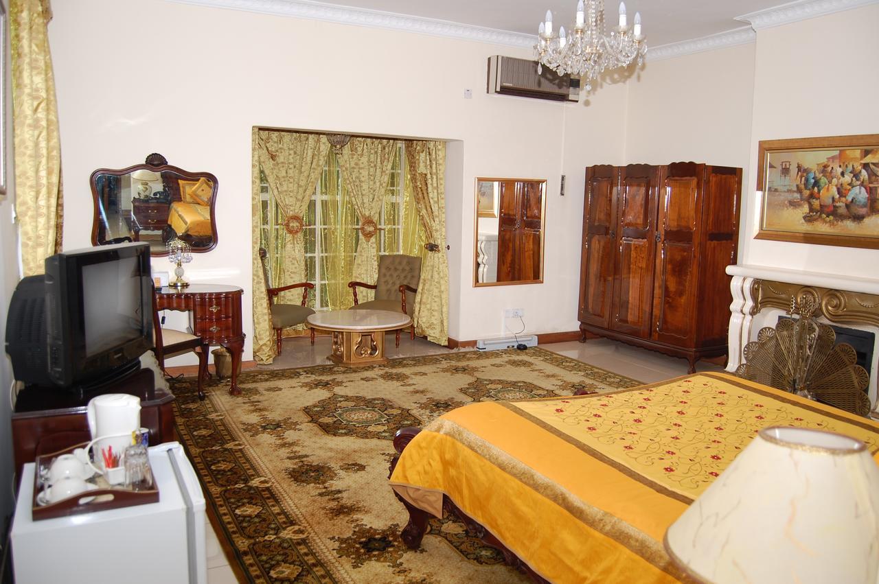 Falcon Crest Suites Gaborone Exterior foto